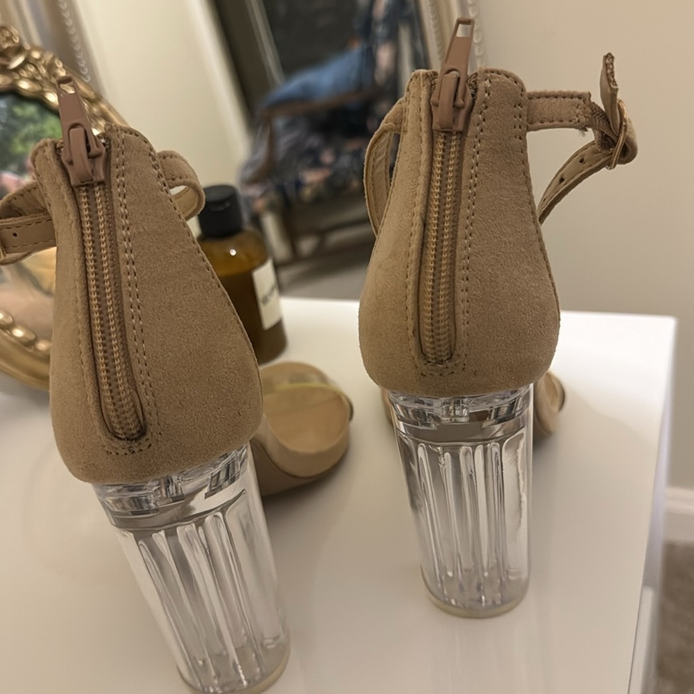 Nude/clear heels - Picture 3 of 4